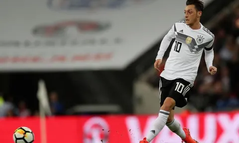 Mesut Ozil thể hiện ra sao trước Pháp?