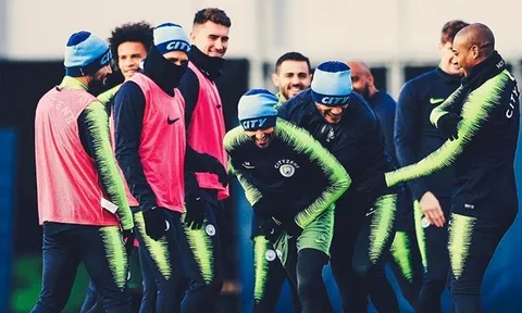Không quan tâm thiên hạ thế nào, dàn sao Man City vui như mở hội