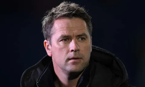 Michael Owen nhận gạch đá vì hỏi 'ngớ ngẩn' với Klopp