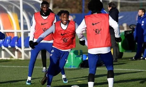 Michy Batshuayi mừng ra mặt khi được HLV Conte hứa trao cơ hội