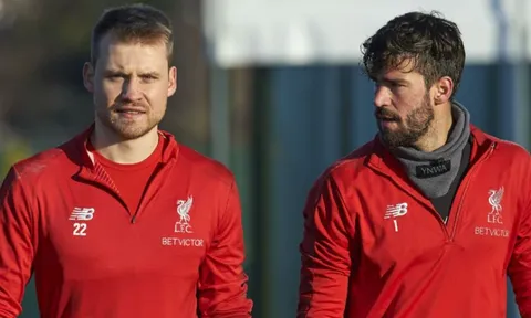 Mignolet lần đầu kể khổ vì cái bóng của Alisson