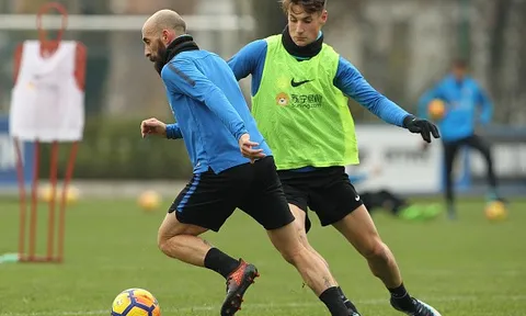 Milan, nửa đỏ u ám, nửa xanh đầy hy vọng