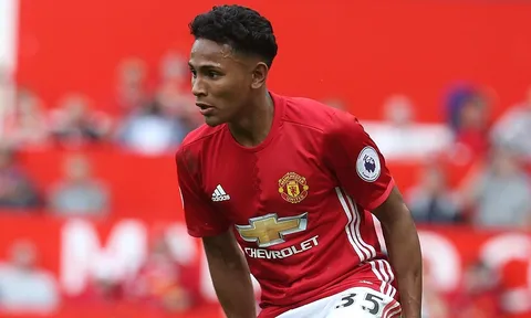 Mitchell TIẾT LỘ cuộc nói chuyện với Mourinho trước khi ra đi