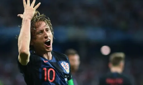 Tiết lộ: Arsenal chiêu mộ hụt đương kim QBV 2018 vì... Arsene Wenger