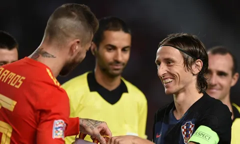 Modric nói lời công bằng với Ramos sau phát ngôn của "trung vệ xuất sắc nhất thế giới"