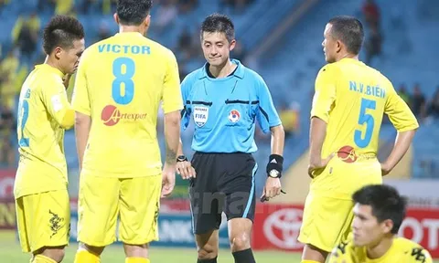 Mời trọng tài ngoại thổi V-League: Trưởng ban trọng tài có đau?