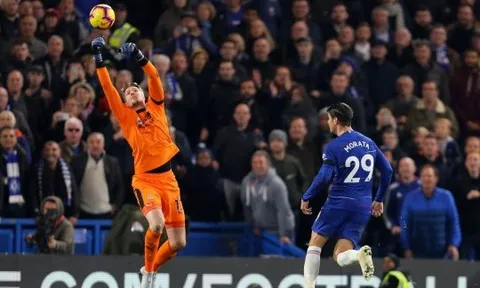 Morata phá vỡ sự im lặng sau pha bỏ lỡ không tưởng