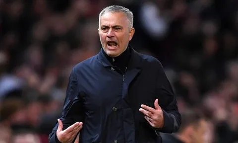 MU thắng nghẹt thở: Vì Old Trafford không phản bội Mourinho