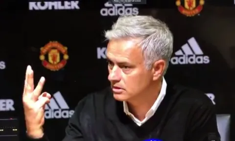 Mourinho 'phát điên' sau thảm bại trước Tottenham