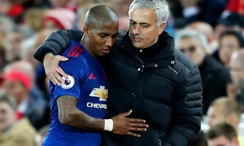 Mourinho được khuyên không nên vắt kiệt sức Ashley Young