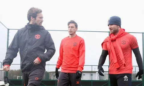 Mourinho chốt kế hoạch “tống cổ” 3 hậu vệ trong tháng Giêng