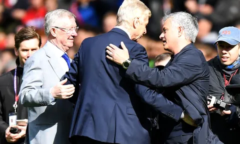 Mourinho bị fan Chelsea so sánh với Wenger vì tai nạn hy hữu