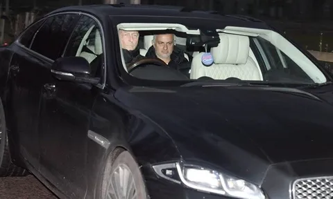 Mourinho bị Man Utd sa thải như thế nào?