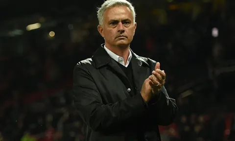Mourinho nói lời khiến các trung vệ MU hoang mang tột độ