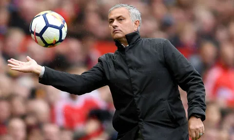 Mourinho bóng gió về một trận hòa trước Benfica