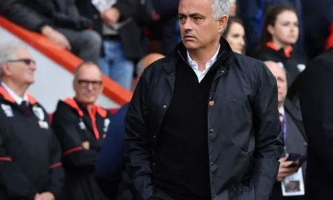 Mourinho đã hét gì trước khi Bournemouth ghi bàn?