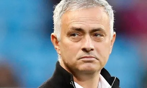 "Mourinho hành xử như đứa trẻ to xác"