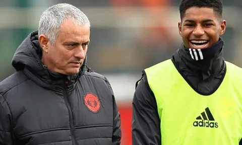 Mourinho khiến fan Man Utd "phát cuồng" chỉ vì hành động này