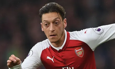 Mourinho khiến NHM 'đứng ngồi không yên' khi được hỏi về Mesut Ozil