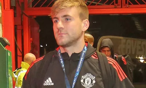 Mourinho không thèm nói chuyện với Luke Shaw