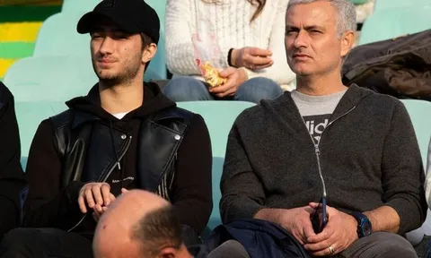 Mourinho làm gì khi M.U của Solskjaer thắng hủy diệt?