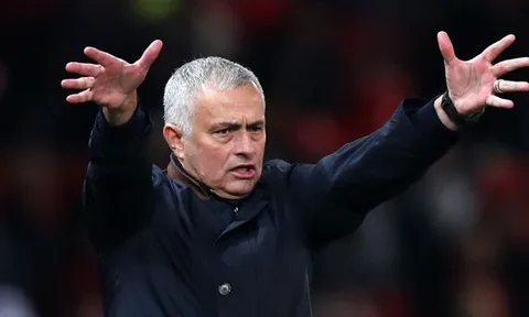 Mourinho: "Man United đang tiết kiệm tiền cho TTCN mùa Đông à?"