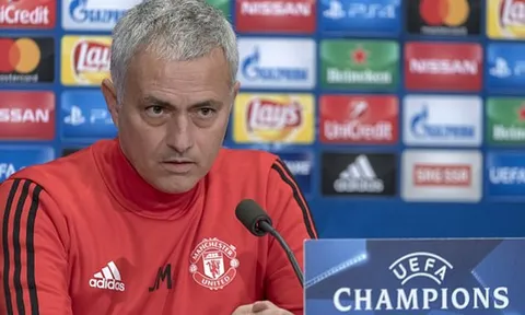 Mourinho mắng tuyển Anh, mong Smalling mất suất ở 'Tam sư'