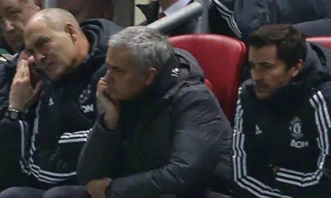 Mourinho mặt cắt không còn giọt máu sau khoảnh khắc định mệnh
