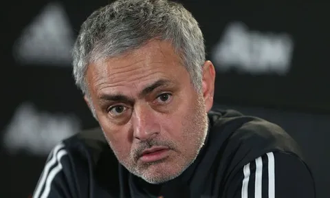Mourinho nhắn với Mkhitaryan: Muốn đi thì cứ yêu cầu