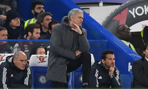 Mourinho "nhát như thỏ đế", MU đừng mơ vô địch!