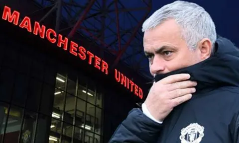 Mourinho như một vụ nổ, đánh sập trang chủ Man Utd