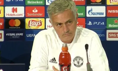 Mourinho nói gì với các học trò sau hiệp 1 trận Young Boys?