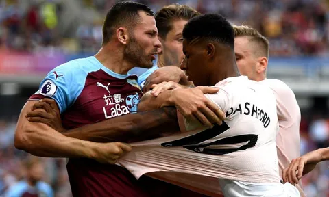 Mourinho nói lời cực CHUẨN về Rashford sau tấm thẻ đỏ