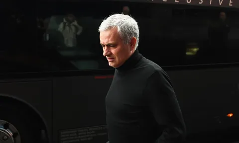 Mourinho sắp vượt mặt Sir Alex ở League Cup