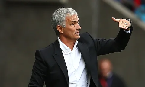 Mourinho tàn nhẫn khiến sao trẻ M.U bị sốc