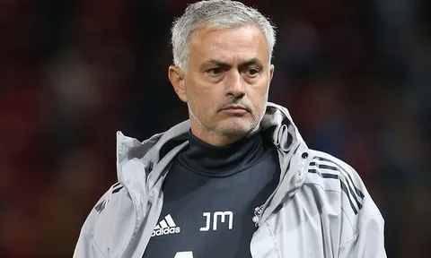 Mourinho: "Tháng 10, nhà vô địch sẽ lộ diện"