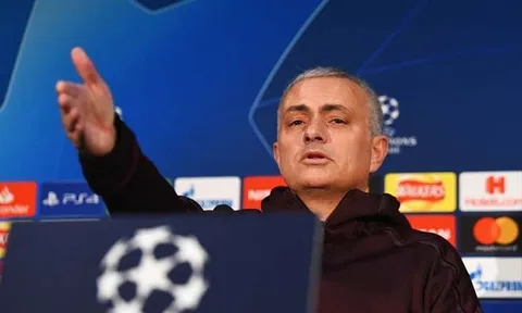 Mourinho: "Tôi sẽ mời người đó ngồi vào ghế HLV Man United"