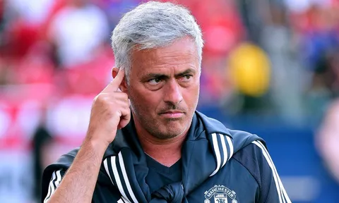 Mourinho tức giận vì Man Utd đang sung mà phải nghỉ