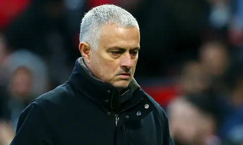 Mourinho và những HLV có thể tiếp bước 'mất ghế' sau  Hughes