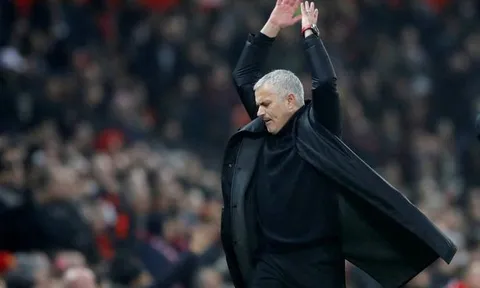 Mourinho: "Vô địch Premier League? Man Utd còn phải chờ dài dài"