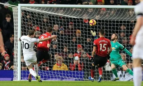 MU hòa phút chót: Solskjaer và tinh thần Alex Ferguson
