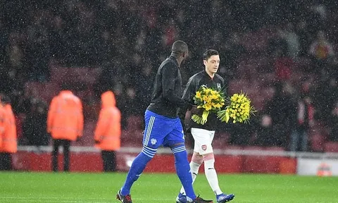 M.U, Arsenal và Cardiff đồng loạt tri ân Sala