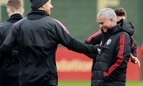 MU có Ibrahimovic trên sân: Lâu lắm Mourinho mới lại thế này!