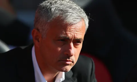 M.U gấp rút gia hạn với Mourinho ngay trong mùa này