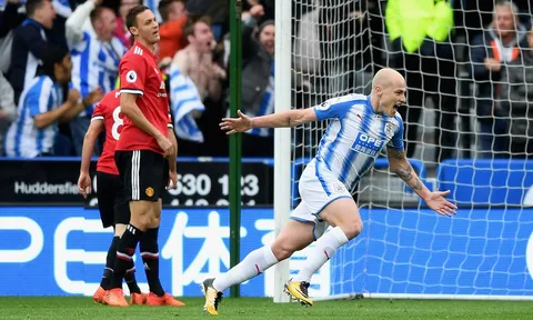 M.U thua sốc Huddersfield: Cơn mưa Yorkshire chôn vùi Quỷ đỏ