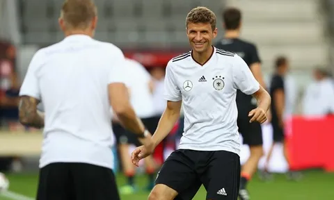 Muller lao vào tập luyện, hòng ghi điểm trước Joachim Low