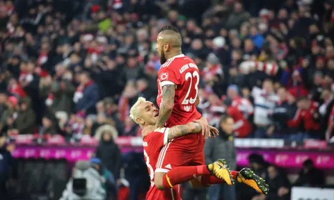 Muller rực sáng, Hùm xám giương oai khắp Bundesliga