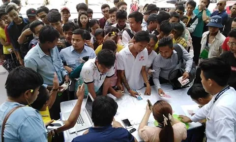 CĐV Myanmar xếp hàng dài mua vé xem trận gặp ĐT Việt Nam ở AFF Cup