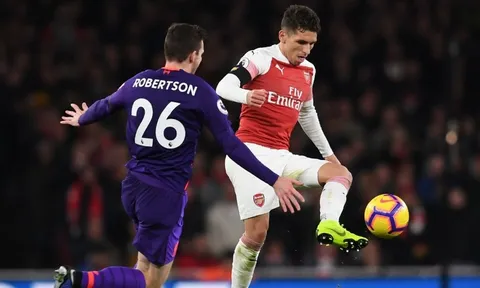Thi đấu ấn tượng, Torreira được huyền thoại đối thủ khen ngợi hết lời