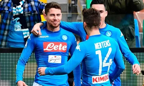 Napoli và tháng mười hai giông bão…